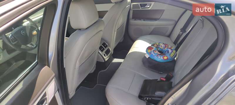 Седан Jaguar XF 2014 в Тернополе