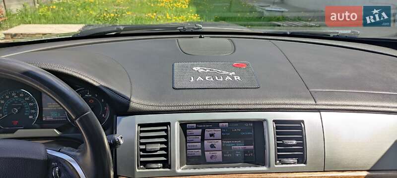 Седан Jaguar XF 2014 в Тернополе