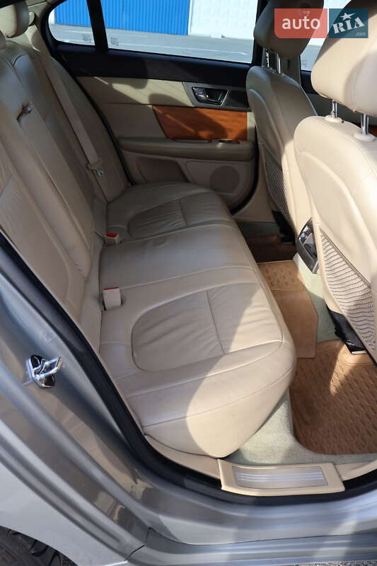 Седан Jaguar XF 2010 в Киеве