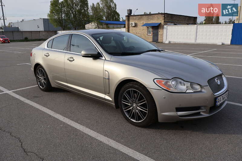 Седан Jaguar XF 2010 в Киеве