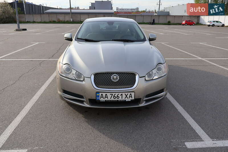Седан Jaguar XF 2010 в Киеве