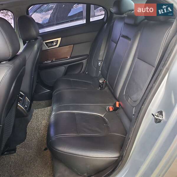 Седан Jaguar XF 2014 в Киеве