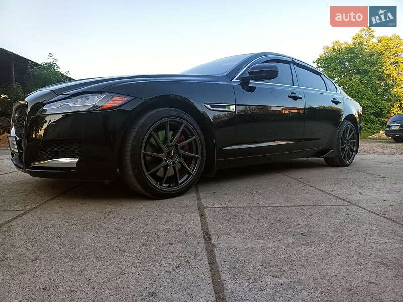 Седан Jaguar XF 2015 в Тячеві