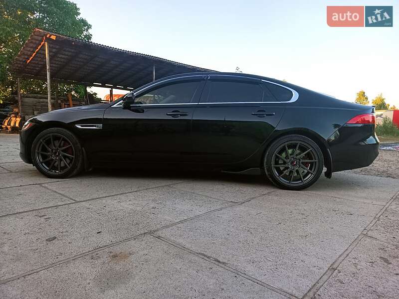 Седан Jaguar XF 2015 в Тячеві