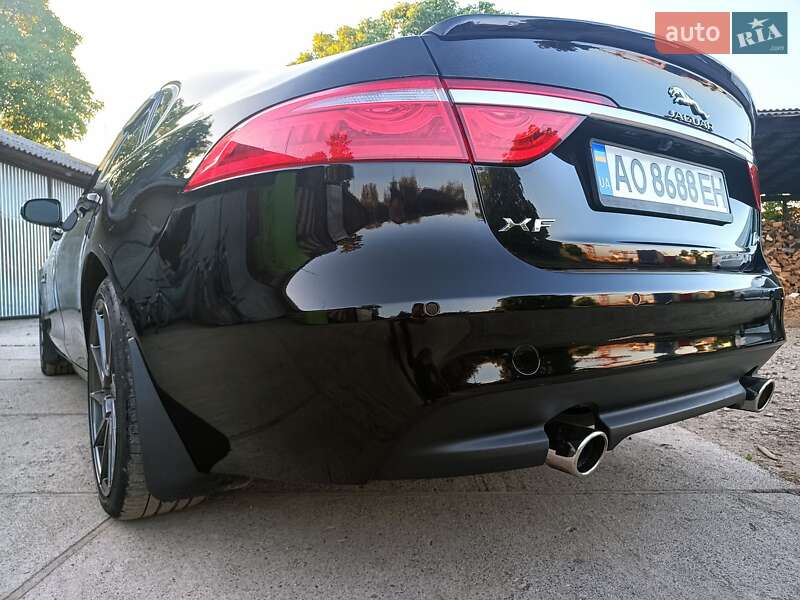 Седан Jaguar XF 2015 в Тячеві