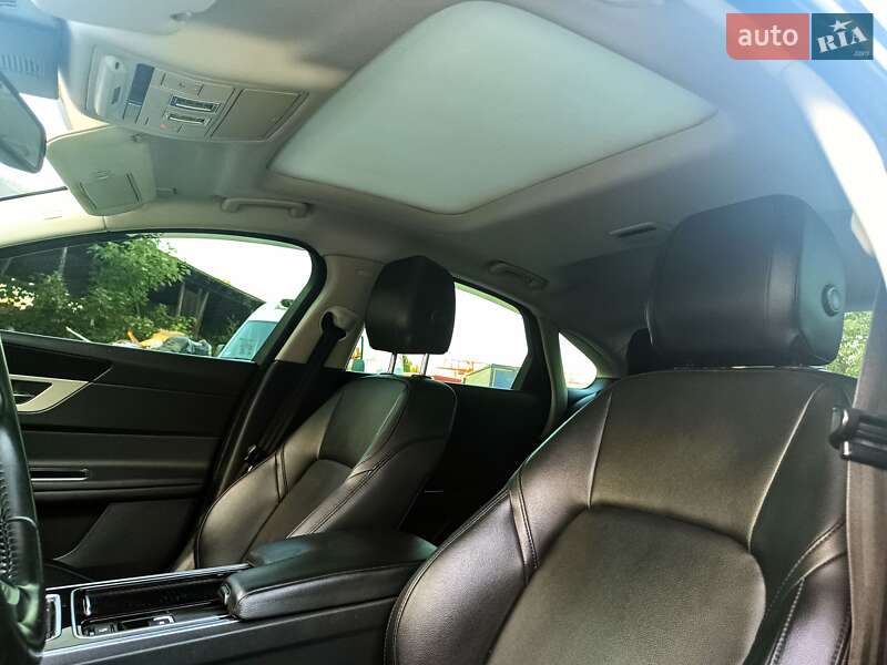 Седан Jaguar XF 2015 в Тячеві