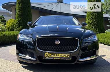 Седан Jaguar XF 2016 в Львові