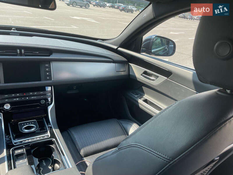 Седан Jaguar XF 2015 в Киеве