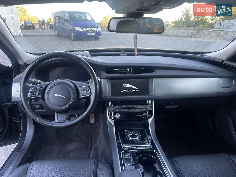 Седан Jaguar XF 2016 в Хмельницком