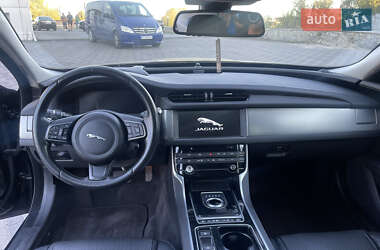 Седан Jaguar XF 2016 в 