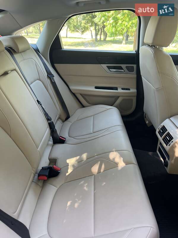 Седан Jaguar XF 2017 в Киеве фото 12 Седан Jaguar XF 2017 в Киеве