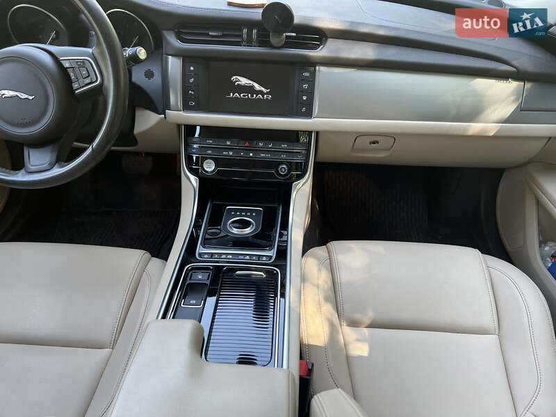 Седан Jaguar XF 2017 в Киеве