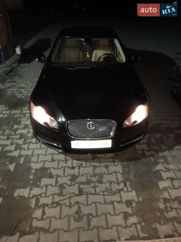 Седан Jaguar XF 2009 в Казатине