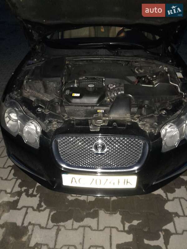 Седан Jaguar XF 2009 в Казатине