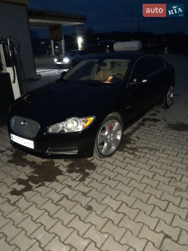 Седан Jaguar XF 2009 в Казатине