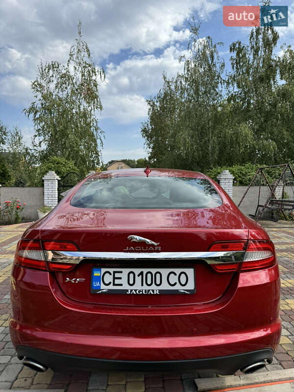 Седан Jaguar XF 2013 в Черновцах
