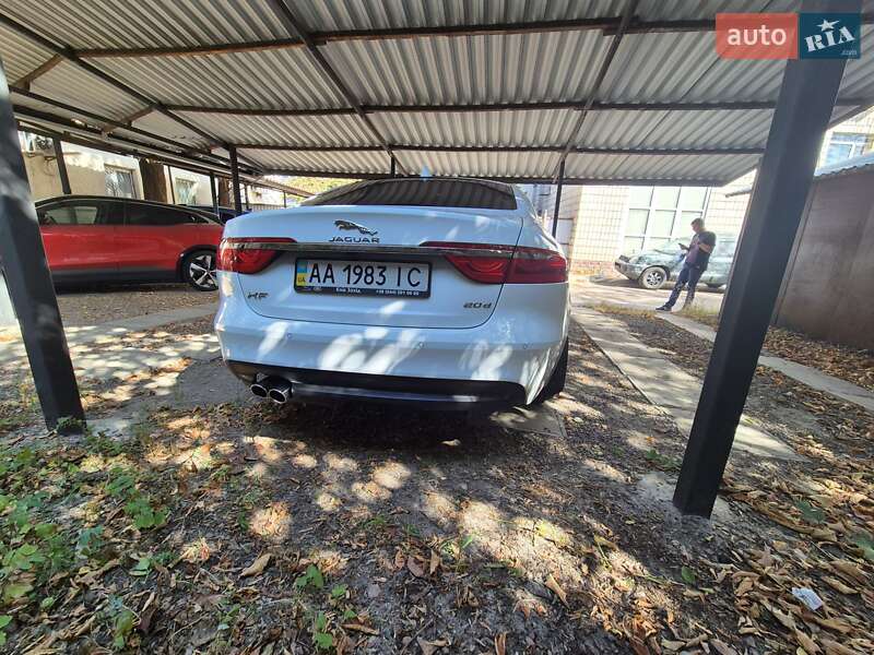 Седан Jaguar XF 2016 в Киеве