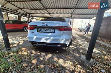 Седан Jaguar XF 2016 в 
