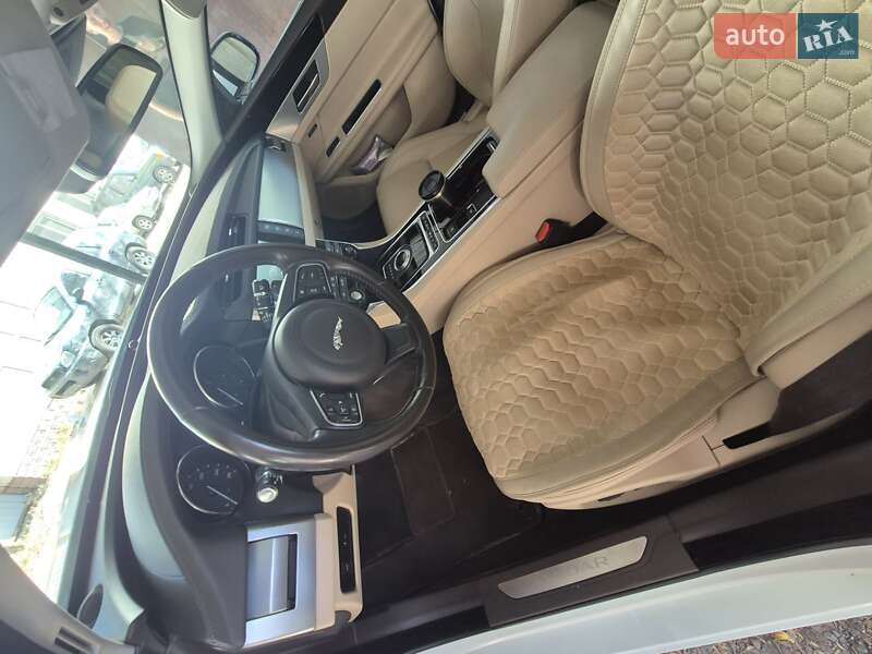 Седан Jaguar XF 2016 в Киеве