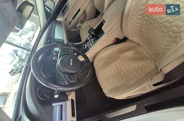 Седан Jaguar XF 2016 в 