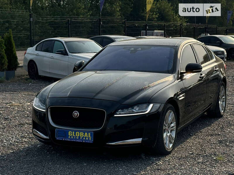 Седан Jaguar XF 2016 в Львове