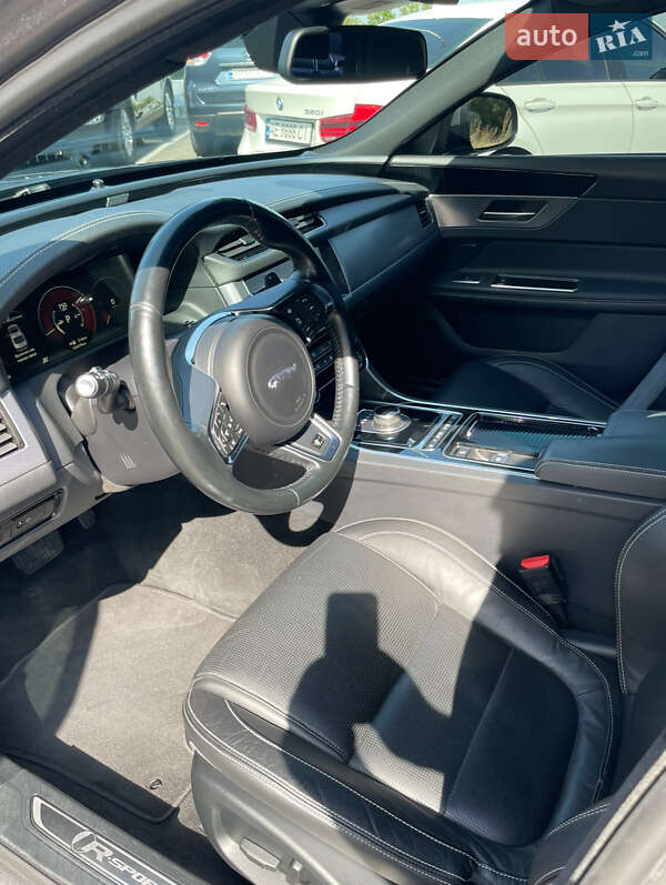 Седан Jaguar XF 2016 в Киеве