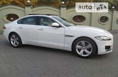 Седан Jaguar XF 2016 в Львове