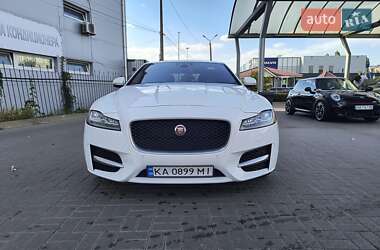 Седан Jaguar XF 2016 в 