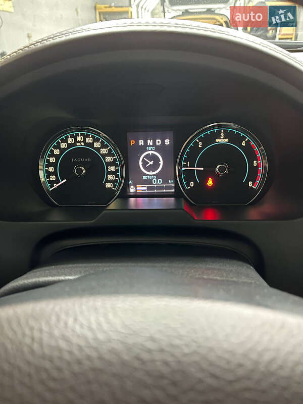 Седан Jaguar XF 2012 в Камне-Каширском