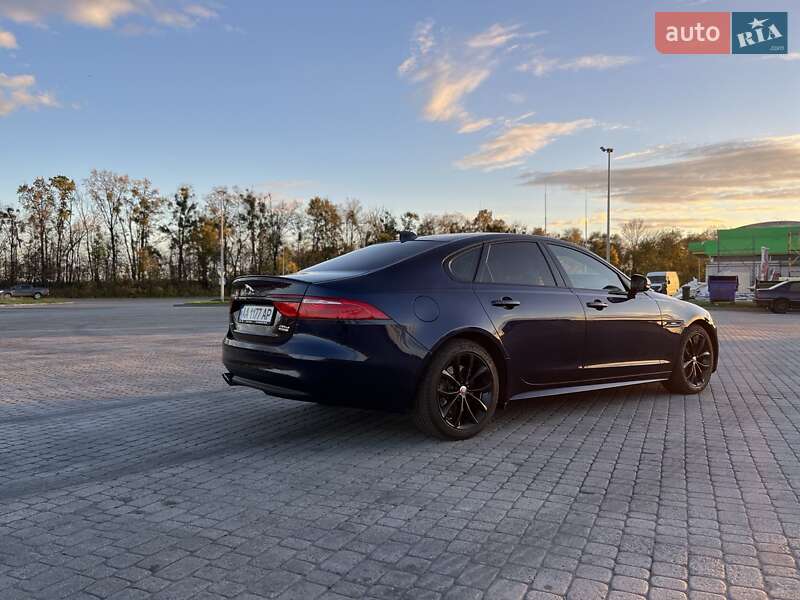 Седан Jaguar XF 2016 в Радивиліві