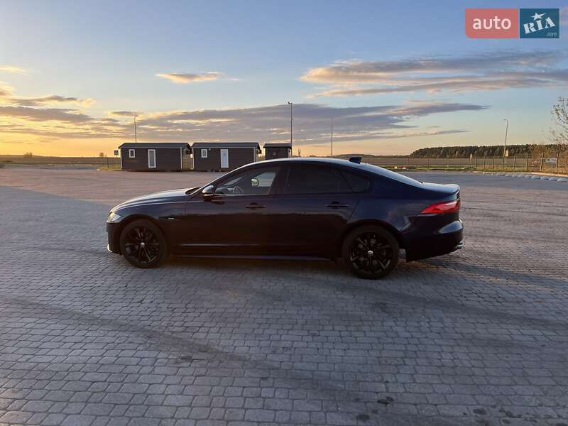 Седан Jaguar XF 2016 в Радивиліві