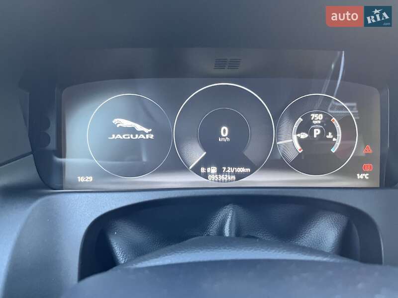 Седан Jaguar XF 2016 в Радивиліві