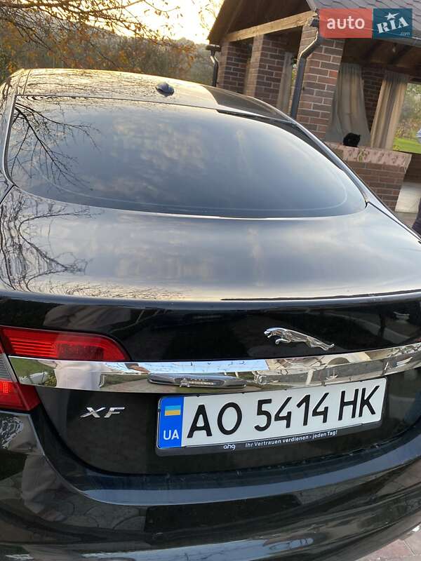 Седан Jaguar XF 2010 в Мукачевому