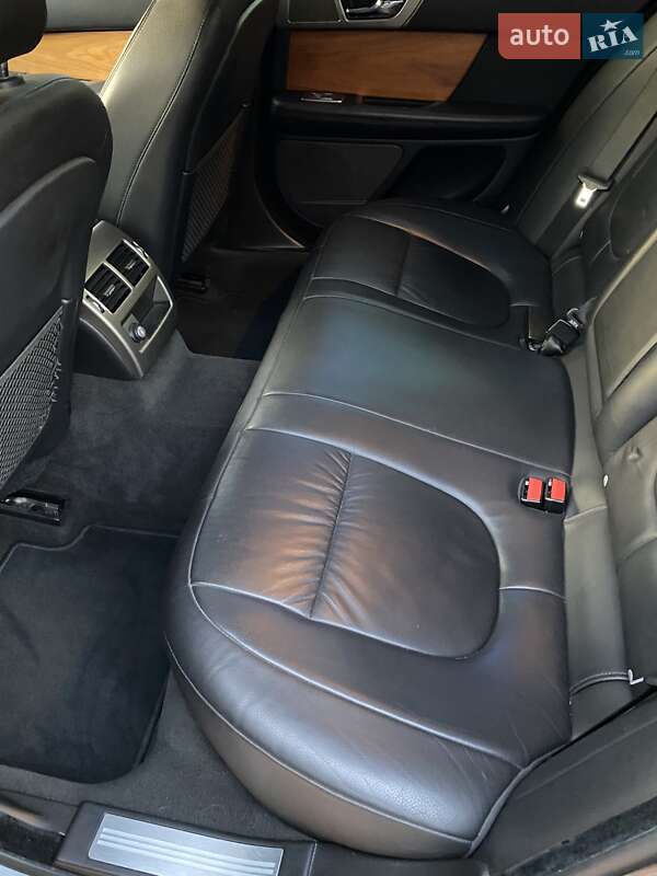 Седан Jaguar XF 2010 в Мукачевому