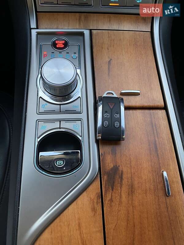 Седан Jaguar XF 2010 в Мукачевому