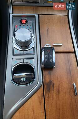 Седан Jaguar XF 2010 в 