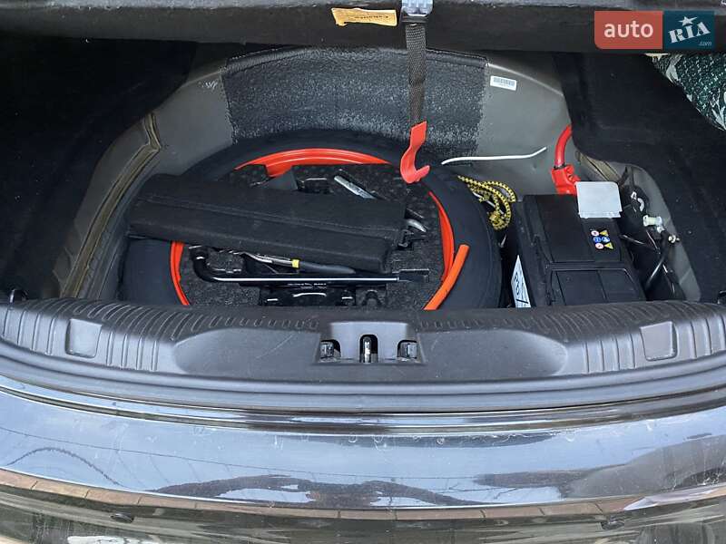 Седан Jaguar XF 2010 в Мукачевому