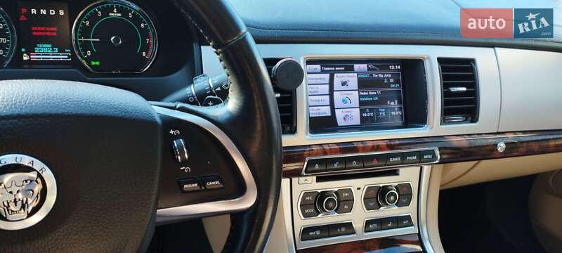 Седан Jaguar XF 2012 в Калуше