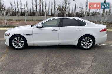 Седан Jaguar XF 2016 в 