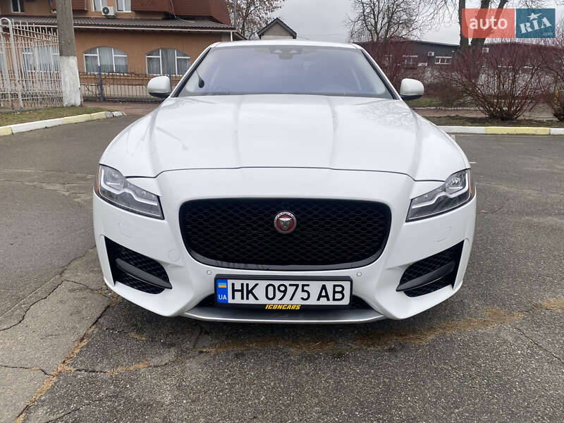Седан Jaguar XF 2016 в 