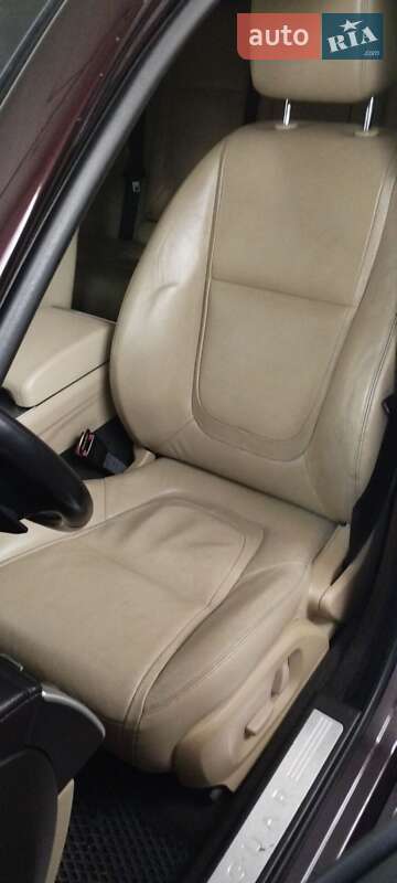 Седан Jaguar XF 2012 в Калуше