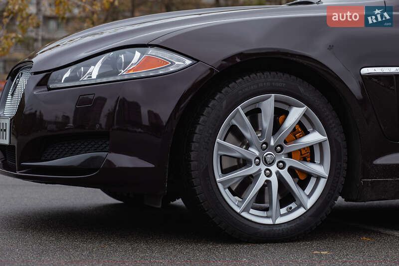 Седан Jaguar XF 2013 в Дніпрі