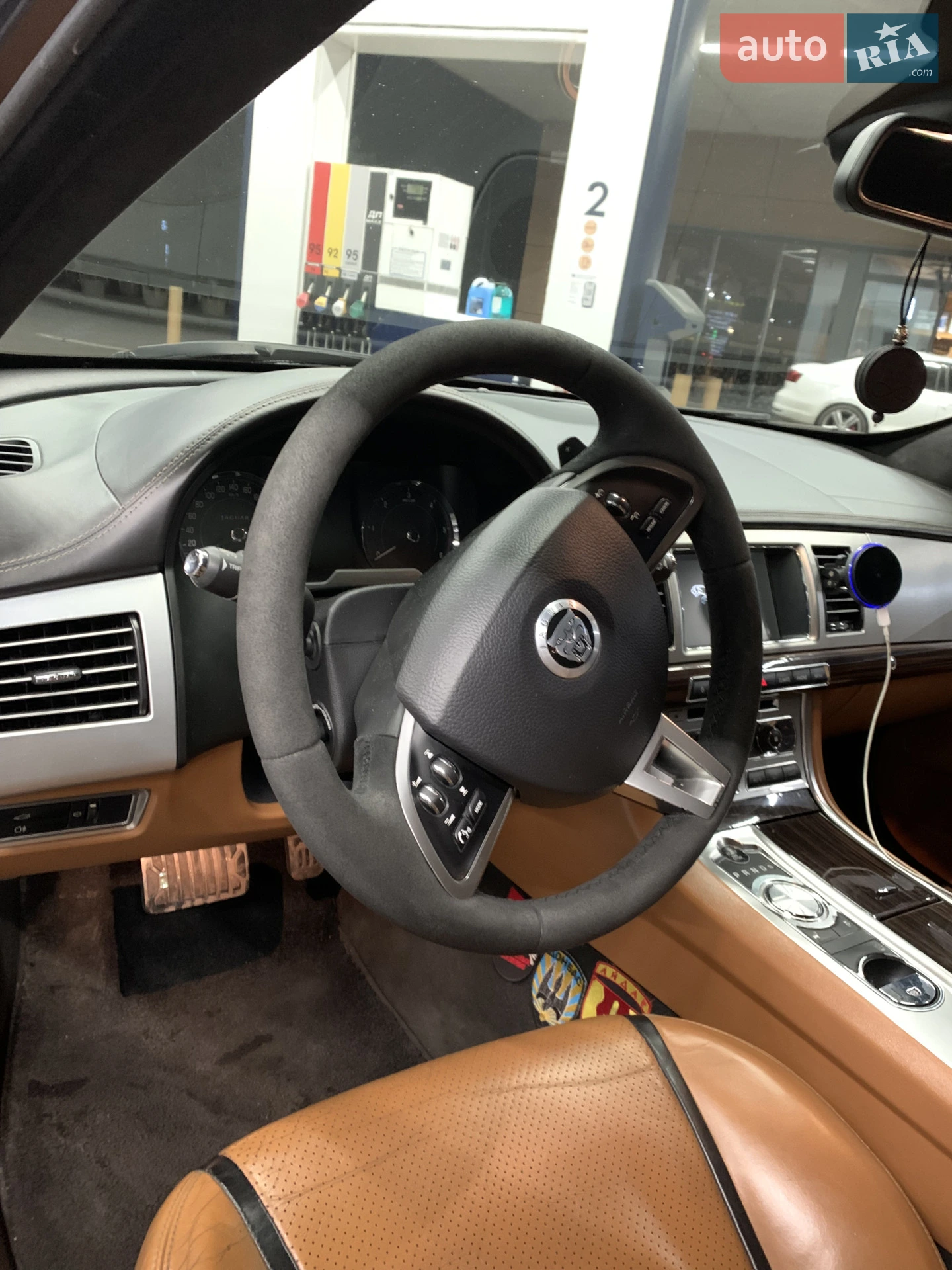 2012 Jaguar XF - мініатюра 8