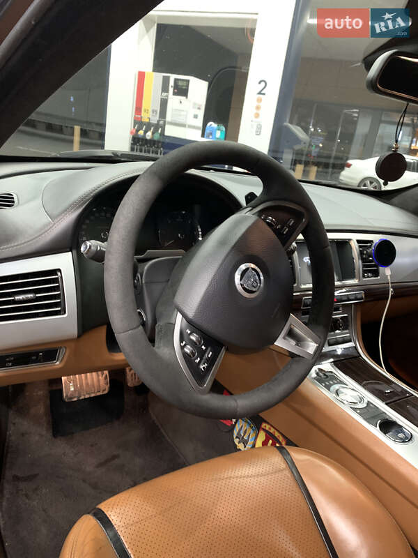 Седан Jaguar XF 2012 в Днепре