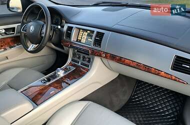 Седан Jaguar XF 2013 в Дніпрі