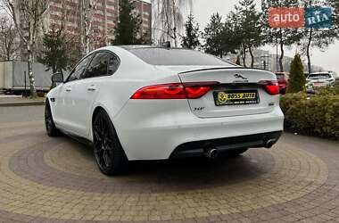 Седан Jaguar XF 2016 в 