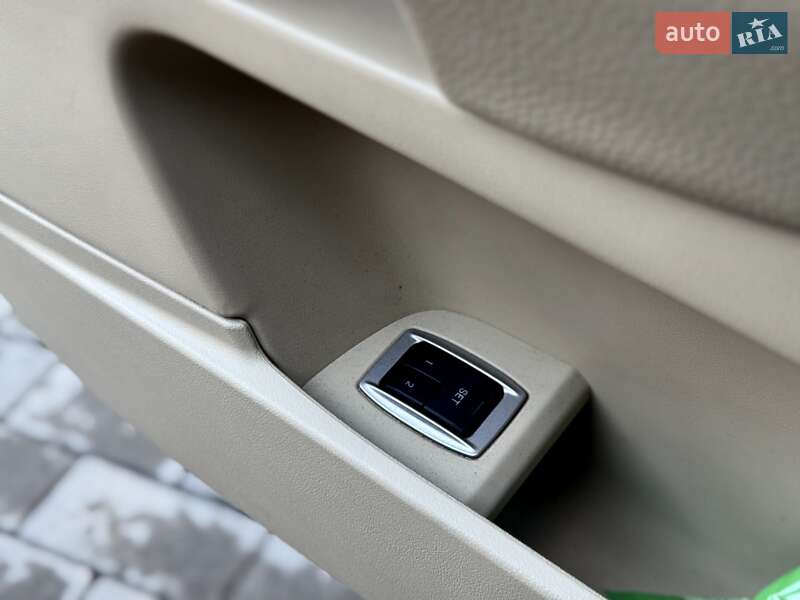 Седан Jaguar XF 2012 в Калуше