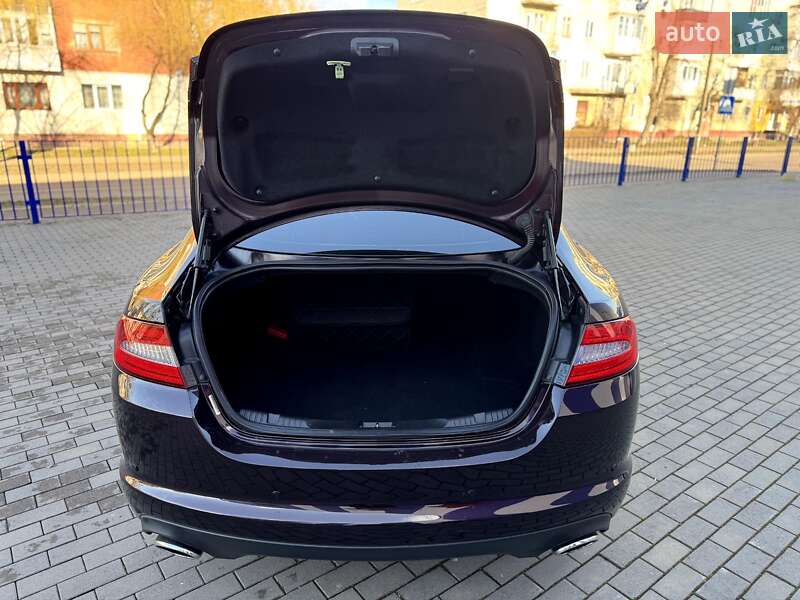 Седан Jaguar XF 2012 в Калуше