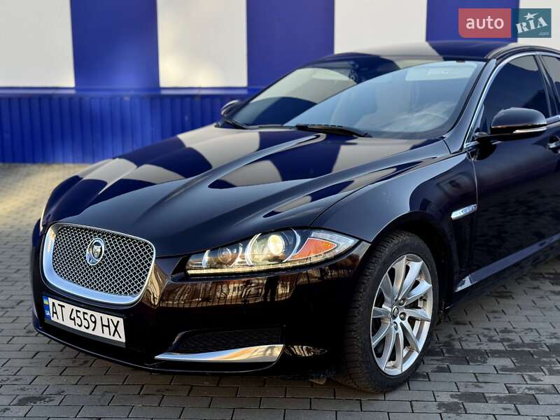 Седан Jaguar XF 2012 в Калуше