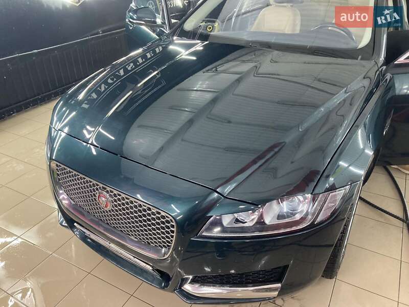 Седан Jaguar XF 2016 в Киеве